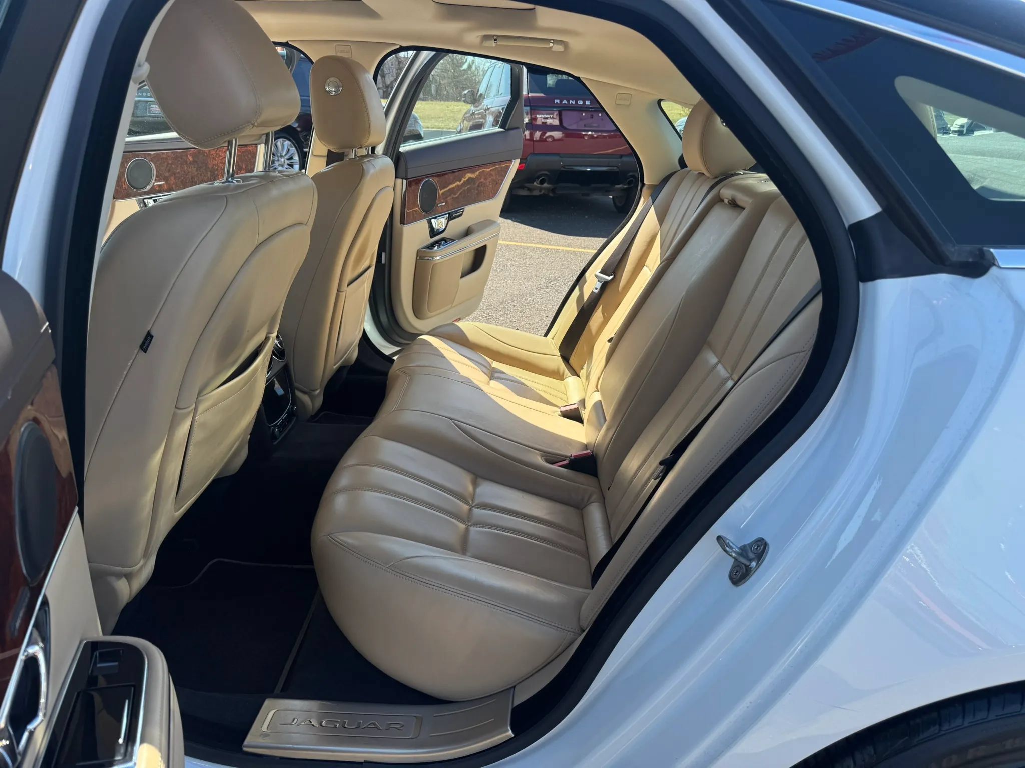 Used 2015 Jaguar XJ RWD image 17