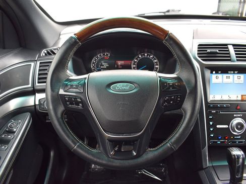 Used 2018 Ford Explorer Platinum AWD/4WD image 15