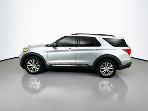Used 2023 Ford Explorer XLT w/ Equipment Group 202A AWD/4WD image 4