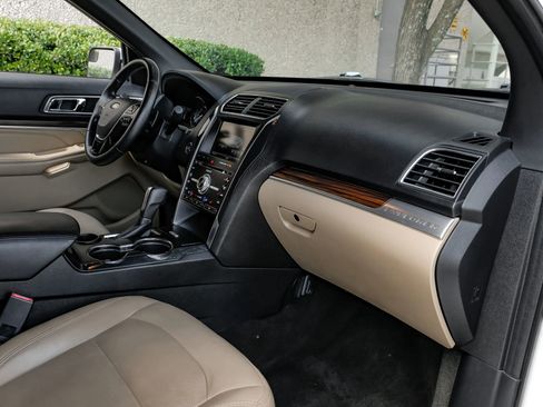 Used 2016 Ford Explorer Limited image 18
