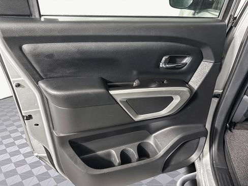Used 2020 Nissan Titan SV image 26
