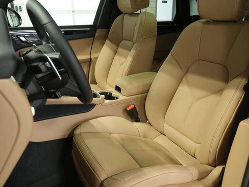 New 2026 Porsche Macan image 5