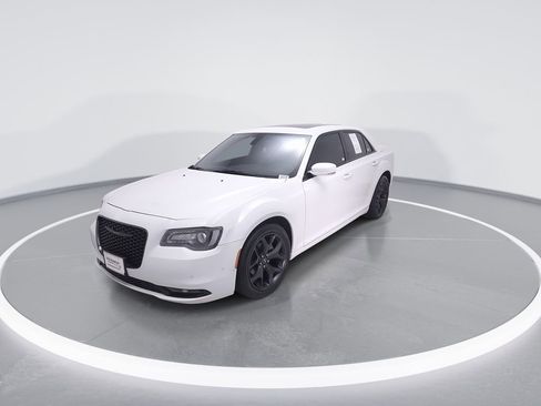 Used 2022 Chrysler 300 S image 3