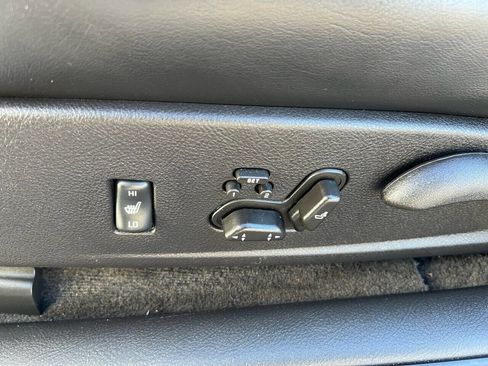 Used 2004 Chevrolet SSR w/ Preferred Equipment Group image 46