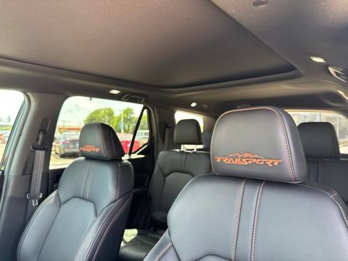 Used 2025 Honda Pilot TrailSport image 9