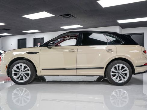 Used 2021 Bentley Bentayga AWD/4WD image 3