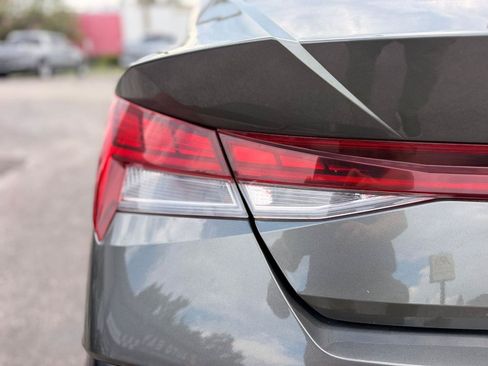Used 2025 Hyundai Elantra Limited FWD image 31