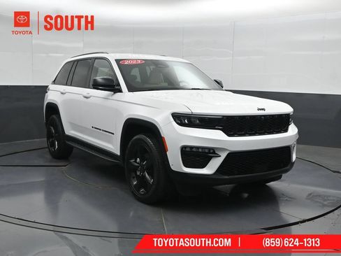 Used 2023 Jeep Grand Cherokee Limited w/ Luxury Tech Group II AWD/4WD image 4