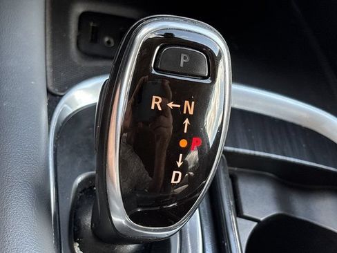 Used 2018 Buick Enclave Essence AWD/4WD image 6