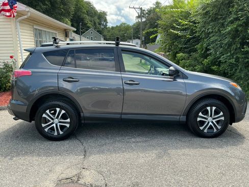 Used 2018 Toyota RAV4 LE w/ Carpet Mat Package AWD/4WD image 7