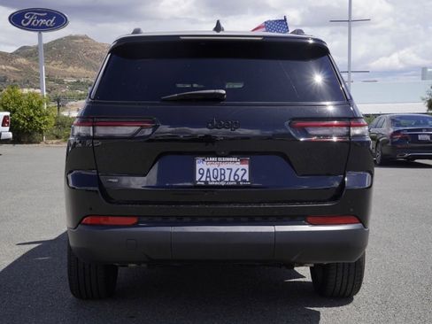 Used 2022 Jeep Grand Cherokee L Laredo image 5