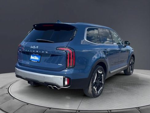 Used 2024 Kia Telluride EX w/ EX Captain's Chair Package AWD/4WD image 5