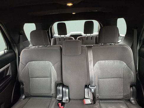 Used 2017 Ford Explorer XLT AWD/4WD image 17
