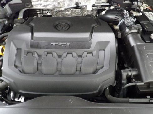 Used 2022 Volkswagen Tiguan SE w/ Panoramic Sunroof Package FWD image 26