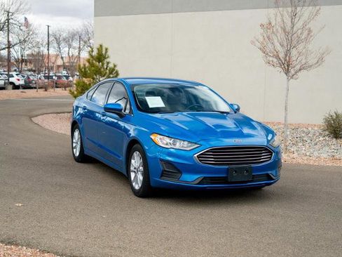 Certified 2019 Ford Fusion SE image 1