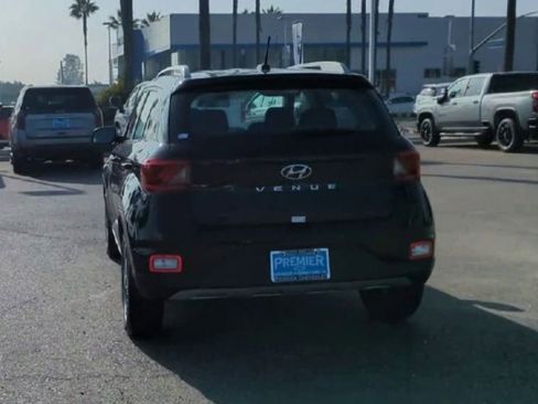 Used 2025 Hyundai Venue SEL image 7