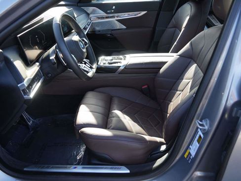 Used 2025 BMW 750e xDrive image 14