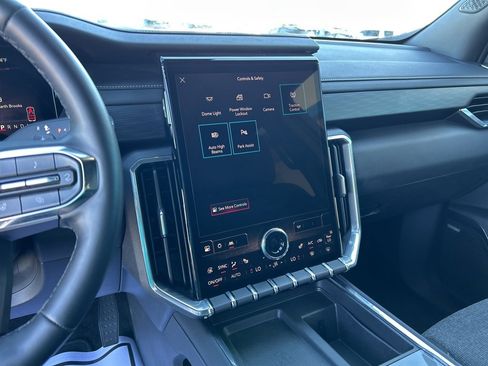 Used 2025 GMC Acadia Elevation image 23