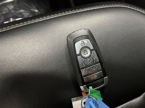 Used 2022 Ford Explorer XLT image 27