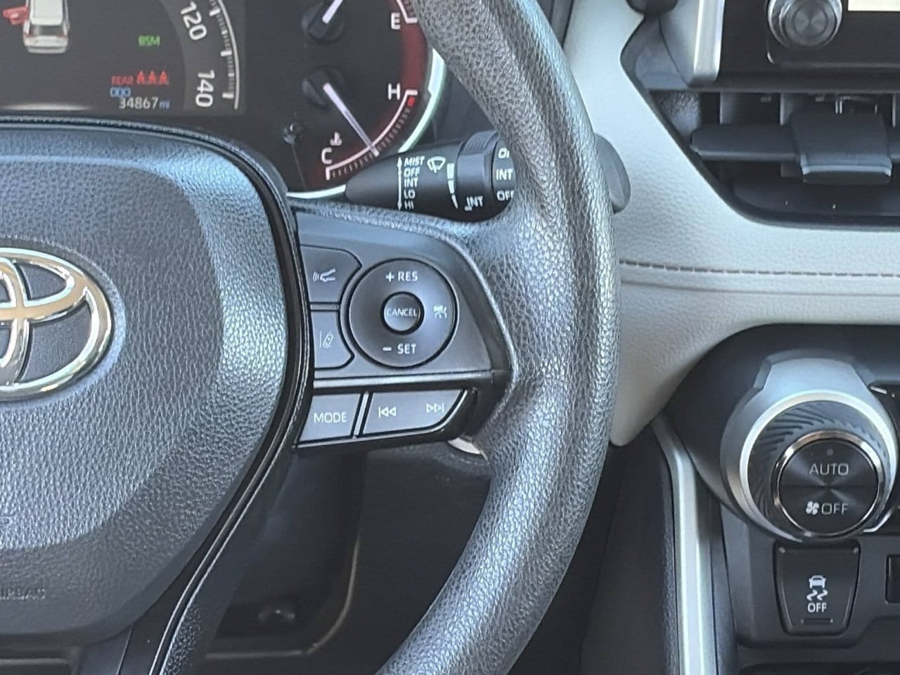 Used 2023 Toyota RAV4 XLE FWD image 23
