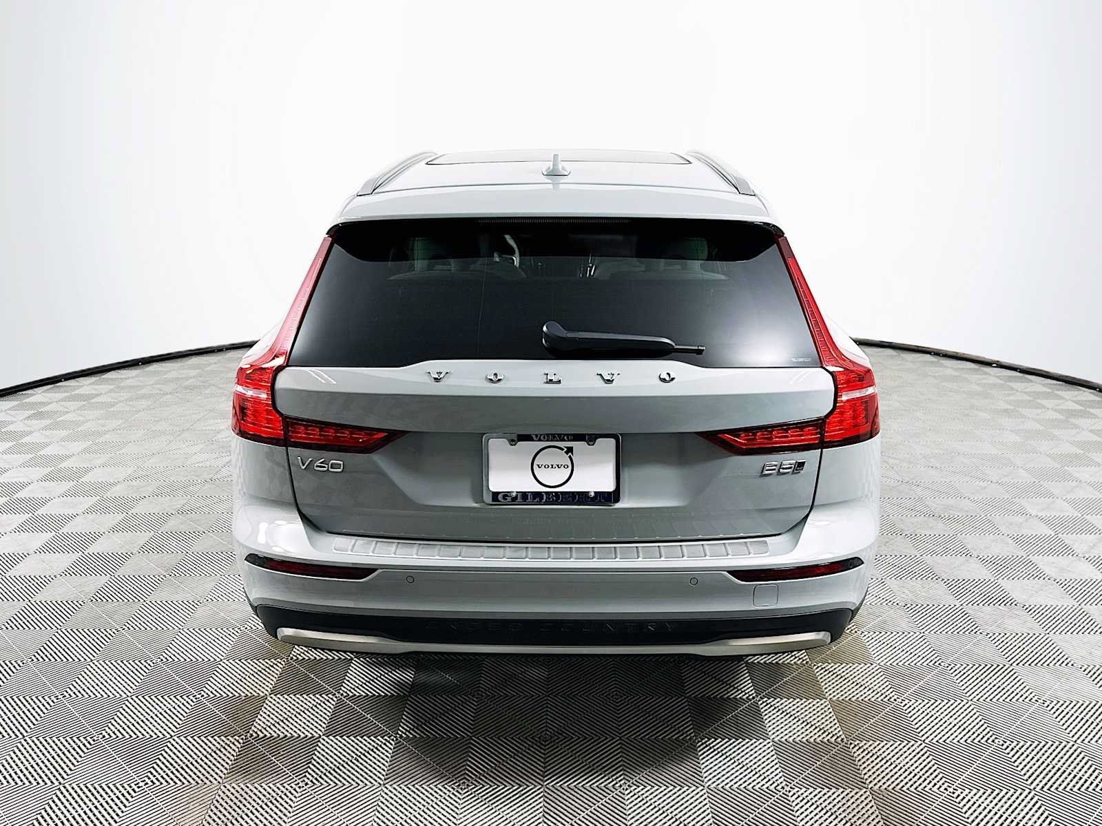 Used 2026 Volvo V60 B5 Cross Country Plus w/ Climate Package AWD/4WD image 6