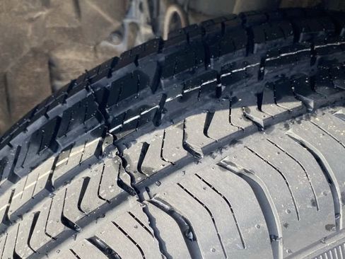 Used 2023 Toyota Highlander LE FWD image 33