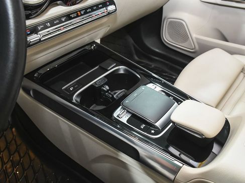Used 2020 Mercedes-Benz GLB 250 4MATIC image 43