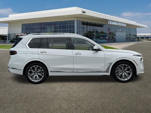 Certified 2024 BMW X7 xDrive40i AWD/4WD image 11