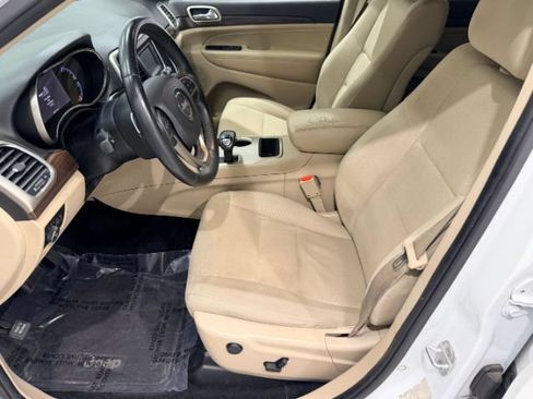 Used 2014 Jeep Grand Cherokee Laredo w/ Quick Order Package 23E AWD/4WD image 21