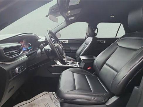 Used 2020 Ford Explorer XLT w/ Equipment Group 202A image 15
