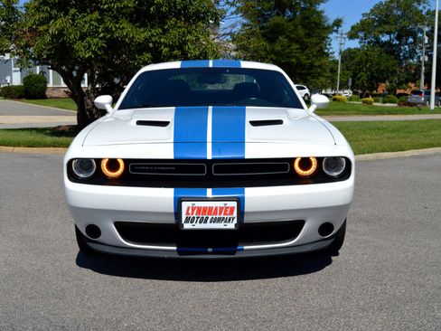 Used 2018 Dodge Challenger SXT image 20