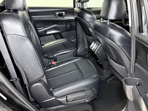 Used 2023 Kia Sorento EX image 18