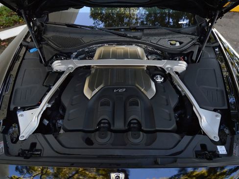 Used 2022 Bentley Flying Spur V8 image 78