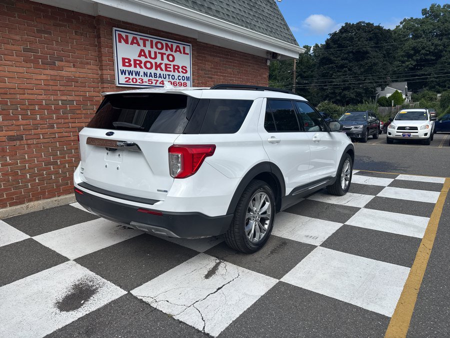 Used 2020 Ford Explorer XLT w/ Equipment Group 202A AWD/4WD image 3