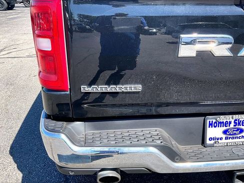 Used 2025 RAM 1500 Laramie AWD/4WD image 7