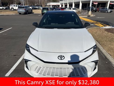 Used 2025 Toyota Camry XSE image 3