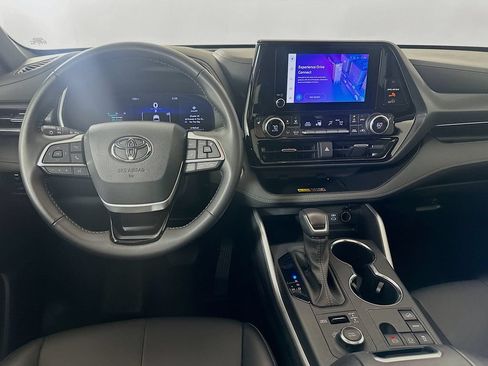 Certified 2025 Toyota Highlander XSE AWD/4WD image 23