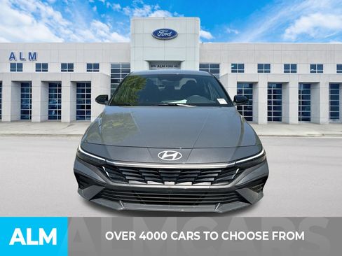 Used 2025 Hyundai Elantra Sport image 2
