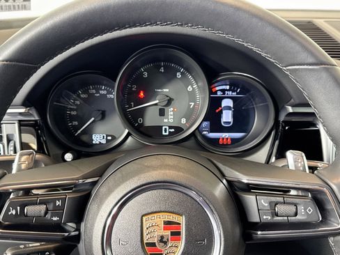 Certified 2025 Porsche Macan AWD/4WD image 14
