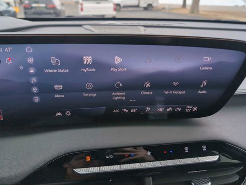 Used 2025 Buick Enclave Preferred image 13