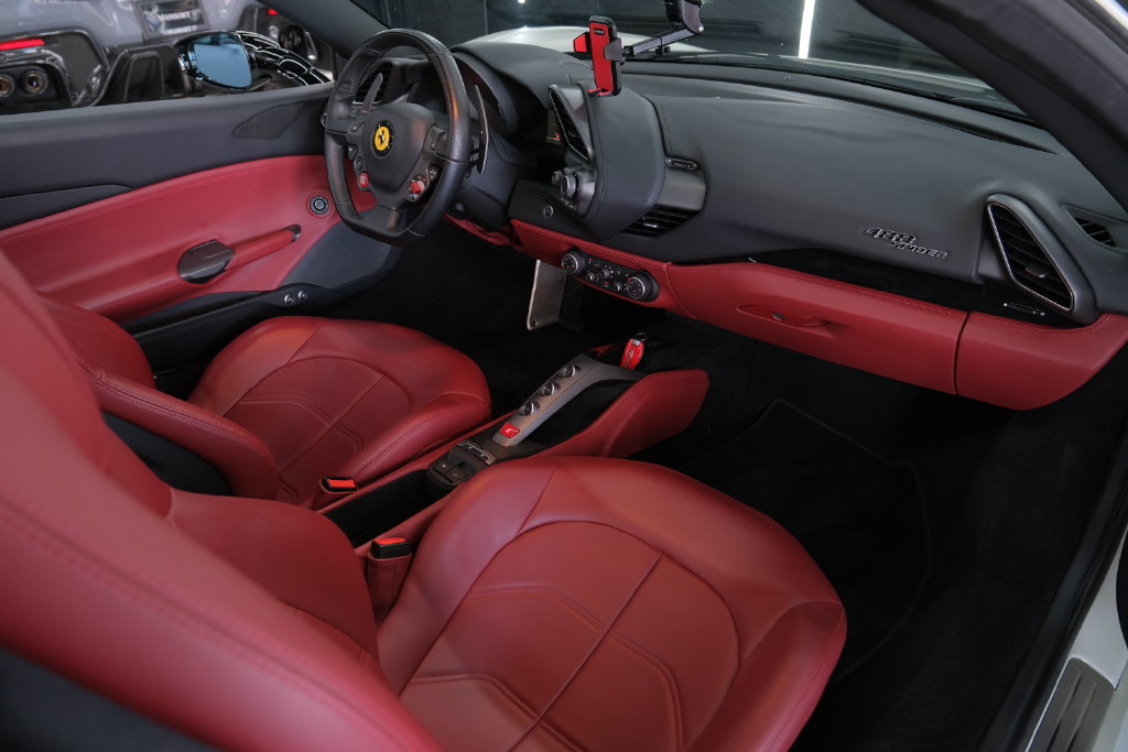 Used 2018 Ferrari 488 Spider RWD image 32
