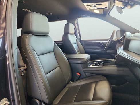 Used 2025 Chevrolet Tahoe LT RWD image 17