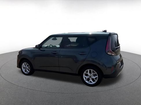 Used 2025 Kia Soul LX w/ LX Technology Package FWD image 10