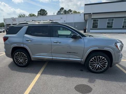 New 2026 GMC Terrain Denali w/ LPO, Black Badging Package image 9