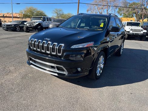 Used 2018 Jeep Cherokee Overland w/ Technology Group image 11