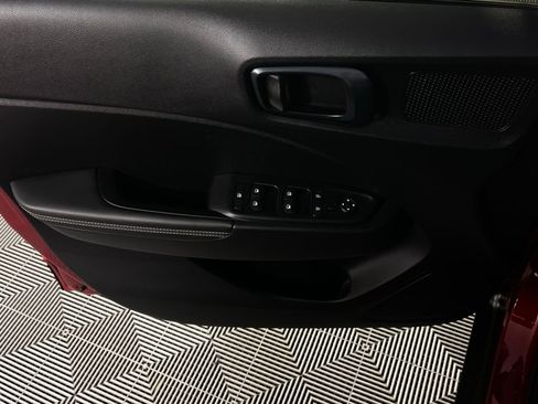 Used 2025 Hyundai Venue Limited image 25