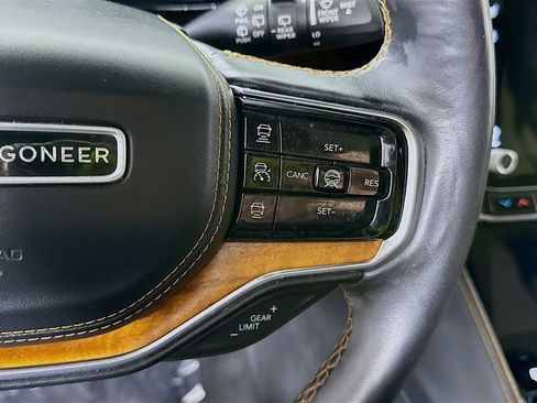 Used 2022 Jeep Grand Wagoneer Series III w/ Rear Seat Video Group 1 AWD/4WD image 26