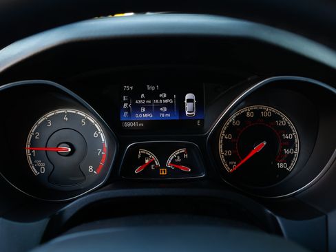 Used 2017 Ford Focus ST image 32