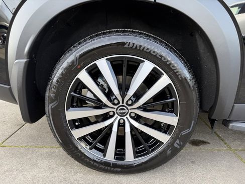 Used 2025 Nissan Pathfinder Platinum w/ Cargo Package image 9