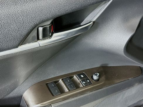 Used 2022 Toyota Camry SE w/ Convenience Package image 14